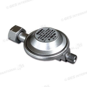 REGOLATORE GAS CAMPING 30Mbar 1,5kg/h CON PORTAG.ATTACCO IT. cod. FRN2208